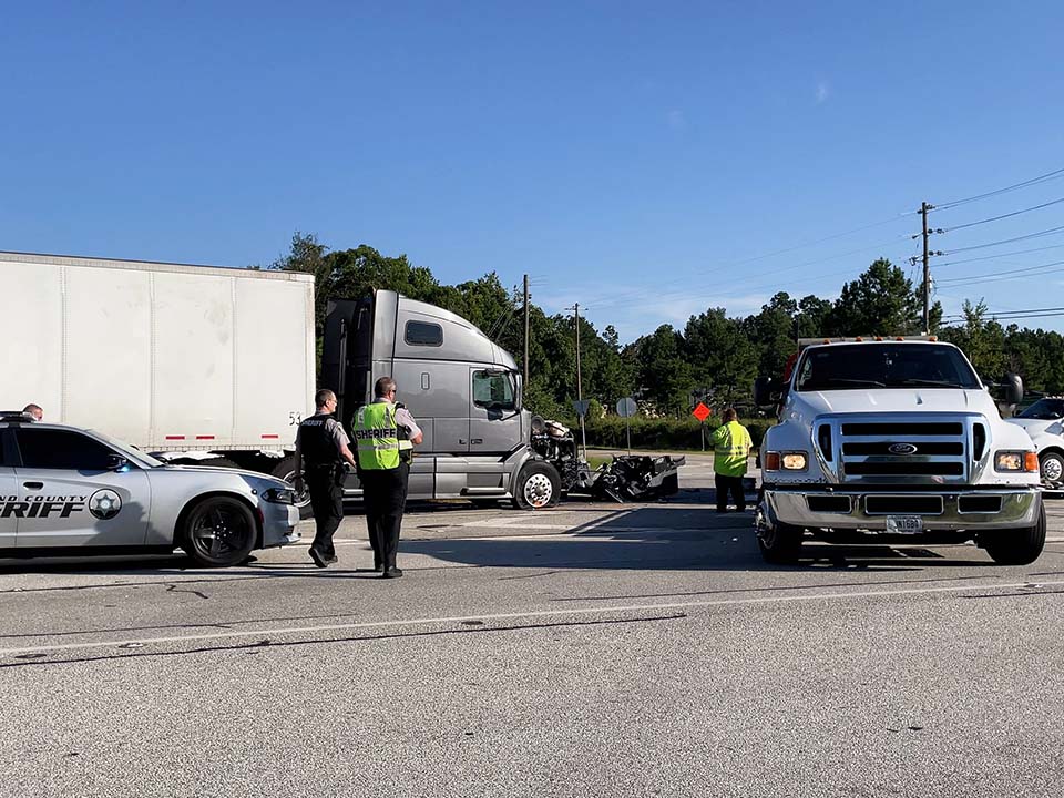 semi_truck_pickup_crash semi truck pickup crash